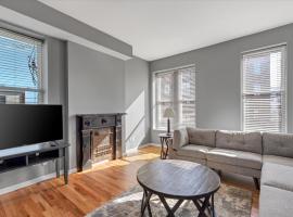Amazing Recently Rehabbed STL Unit in Prime Soulard Location 713a, koča v mestu Soulard