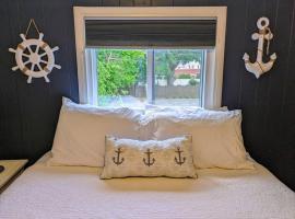 Cottage Near Presque Isle & Lake Erie Boat Parking, vila v destinaci Erie