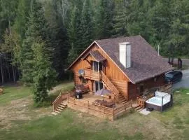 The Escapade - Private hot tub with pool table