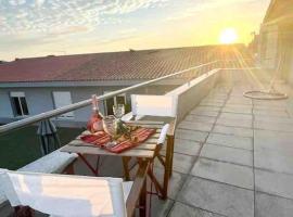 Luxurious Seaside Suite - Garden - Ping Pong Table - near Porto, hotel i Lavra