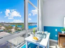 Luxurious Condo with Rooftop Pool Hot Tub