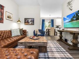 Charming 5bd - BBQ - Deck- 4mins Duke University, hotell i Durham