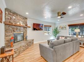 Near Slopes and Shores Pet-Friendly Sugarloaf Gem, hotel en Sugarloaf