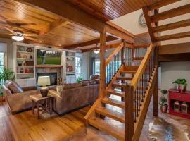 4 BR Home on the 17th Green at Old Kinderhook, hotel v destinaci Roach