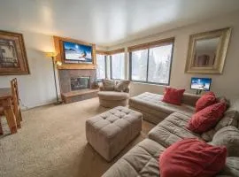 Mall 1421 by SummitCove Lodging