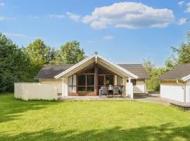 7 person holiday home in Ulfborg-By Traum