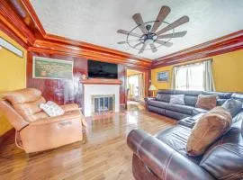 Family-Friendly Home Walk to Lake Erie!