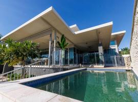 Bayview Paradise with Private Pool-Marina Deck, hotel in Stuart Park
