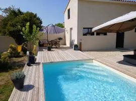 Gîte avec piscine chauffée, jardin clos et WiFi à Baignes - FR-1-653-264