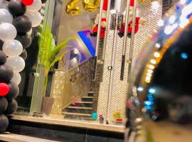 Al Amir Palace Hotel, hotel con estacionamiento en Sūhāj