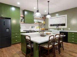 Peninsula Green Cottage for 16guests