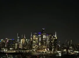 Sunny Apt by the park Mins away from midtown New York