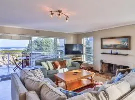 Mocha Bay House by the Sea