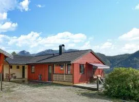 3 Bedroom Nice Home In Florø