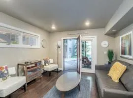 Walk to Ski, Stylish & Bright! Ground Floor, Hot Tub, Pool condo