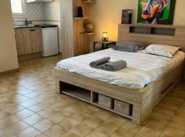 Appartement - les jardins de Cybèle - Gréoux-Les-Bains，位于格雷乌莱班的酒店