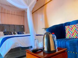 Emining Guest Suites, hotel com estacionamento em Kimoset