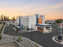 Hampton Inn & Suites Bakersfield Central, hotel poblíž Letiště Meadows Field    - BFL, Bakersfield