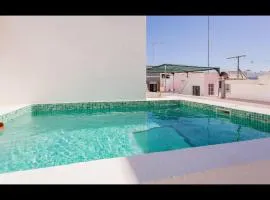 Stunning House With Rooftop and Pool by LovelyStay