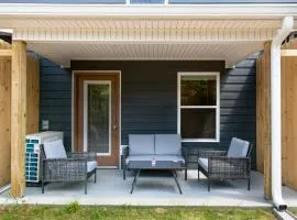 Modern Hideaway Close to Strip