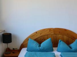 Gemütliches Apartment am Brombachsee mit Seeblick., παραλιακή κατοικία σε Absberg