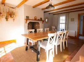Stylish secluded cottage with beautiful views
