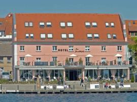 Hotel Am Yachthafen, hotel u gradu Varen