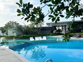 Han's Homestay by RH Splash Mania at Mayabay Residences, Gamuda Cove, hotel din Pulau Kempas