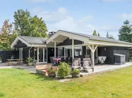 Amazing Home In Væggerløse With Wifi