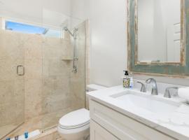 Brothers Beach Bungalow by Oversee 30A, hotel i Santa Rosa Beach