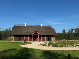Lohu에 위치한 호텔 Ülase Riverside Lodge, Rural Retreat for 20 Guests, Private Smoke Sauna Available, Estonia