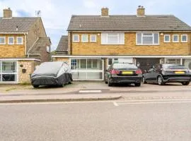 Luton Airport House in Quiet and a very Pleasant Area, Near London Luton Airport