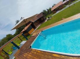 Kuća za odmor Jopi i Mare, hotel med pool i Topusko