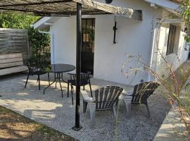 L'annexe des Cigales, à l'ombre des chênes lièges, hotel in Capbreton