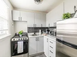 Stylish 1BR Apartment - Heart of James South Hamilton