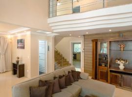 Excelente Casa Parque do Ingá - JA217, hotel in Maringá