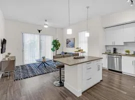 Bright and Airy 2 Bed on Biscayne Blvd with Free Park