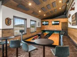Dazzling New Lux Bowling Pickleball Pool Mtn Views