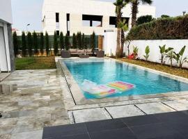 Villa de Luxe avec piscine privée, Hotel in Dar Hamida