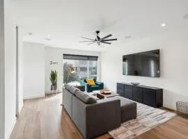 New Modern Townhome with Rooftop Patio townhouse