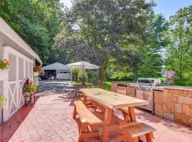 Creekside Milford Studio with Gas Grill and Mtn Views!