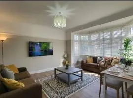 Beautiful 4Bedroom 2Bath Wifi and Free Parking