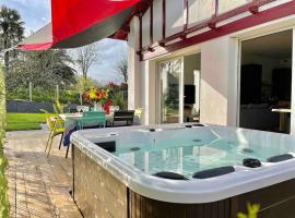 Haurren Zoriona - Maison Basque Moderne Climatis&eacute;e avec Jacuzzi, rumah kotej di Amotz