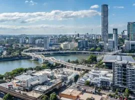 Convenient One-Bedroom Apartment in Brisbane Central Area