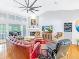 New Listing! Spacious, 100 percent Private, near the Siesta Key Beach and Village!