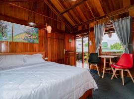 Wooden Homestay LAGI, hotel u gradu 'Hàm Tân'