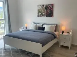A Place to Stay 1BR Waters Edge Theme Parks, Yas Island