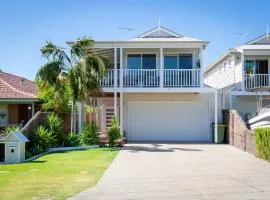 Sunny Shores Family Retreat