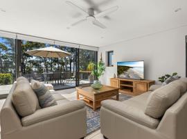 Bowie's Beach House by Experience Jervis Bay, Hotel in Huskisson