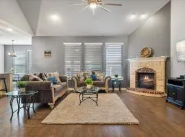The Aubrey Escape with Fenced Backyard